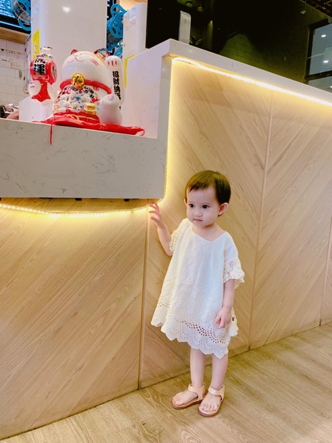 Sandal trong suốt Zara 2019