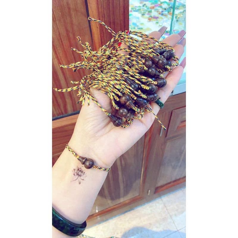 VÒNG NGŨ SẮC TẾT HỒ LÔ TRẦM HƯƠNG SÁNH CHÌM TRỪ TÀ MAY MẮN BÌNH AN