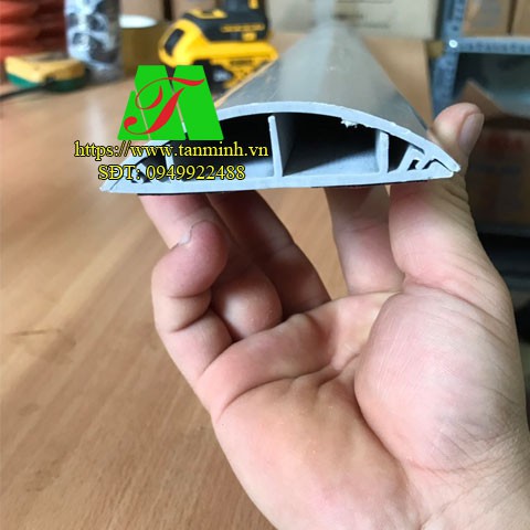 Nẹp sàn bán nguyệt màu xám