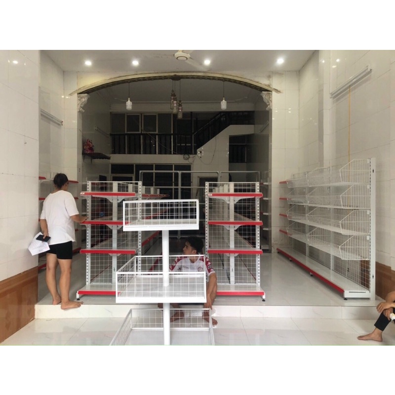 Kệ để hàng khuyến mại