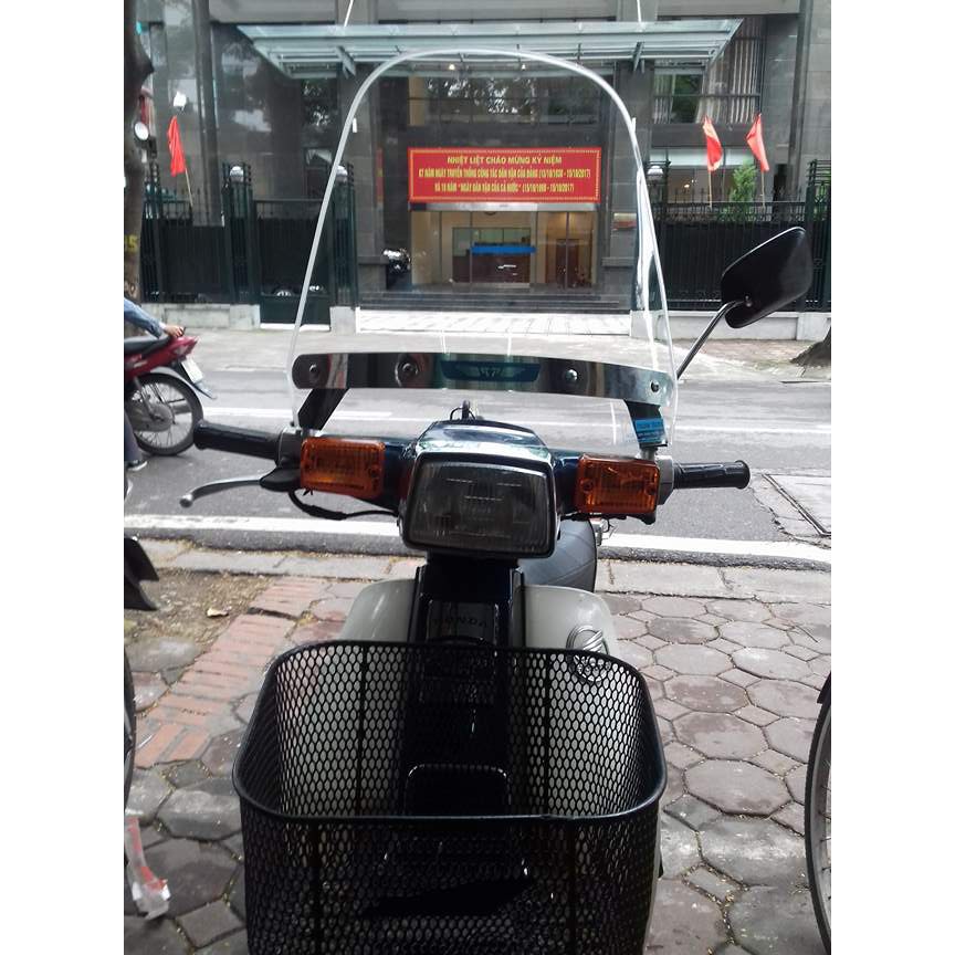 Kính chắn gió lắp cho xe Honda Cup 82
