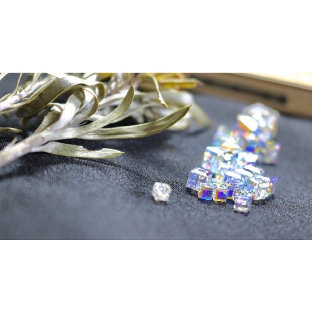 Pha lê Swarovski Khối Vuông 4-8mm