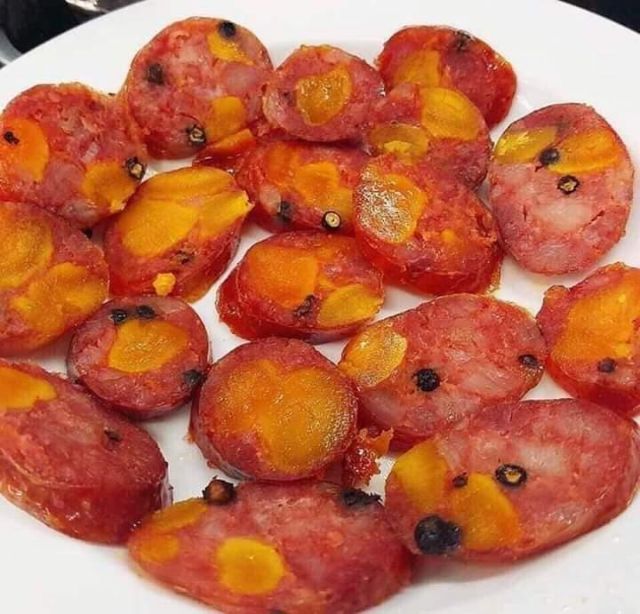 1/2kg Lạp Xưởng Tươi Trứng Muối Long An Rất Ngon | BigBuy360 - bigbuy360.vn