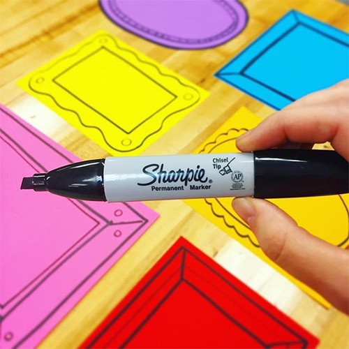 Vỉ 8 màu bút lông dầu ngòi vát vẽ trên mọi chất liệu Sharpie Chisel Tip