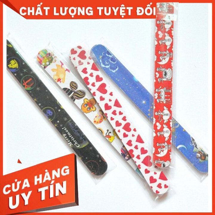 Dũa móng tay (giấy màu-)1 bó 10 cây Sau khi bấm móng tay xong, sử dụng dũa móng tay sẽ bảo vệ tay và không làm xước da