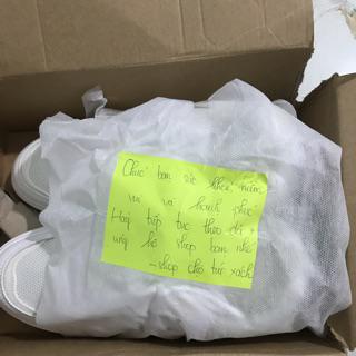 Giày đẹp như hình. Nhẹ nữa. Giao hàng cũng nhanh nữa. Shop dth lắm luôn. Gói hàng kĩ có độn trong giày k bị mất dáng nữa. Mình đy size to nhưng nhìn k bị thô chân tí nào. Rất ưng. Nên mua. Lần sau sẽ ủng hộ tiếp!