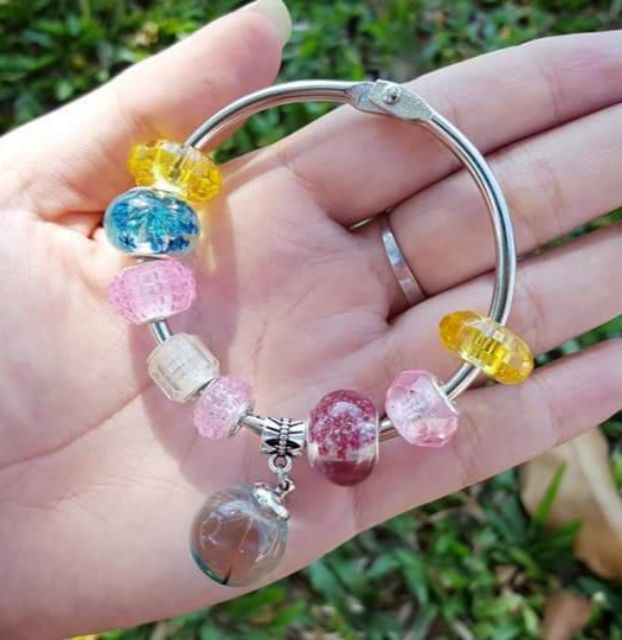 Vòng inox trơn xỏ hạt charm resin