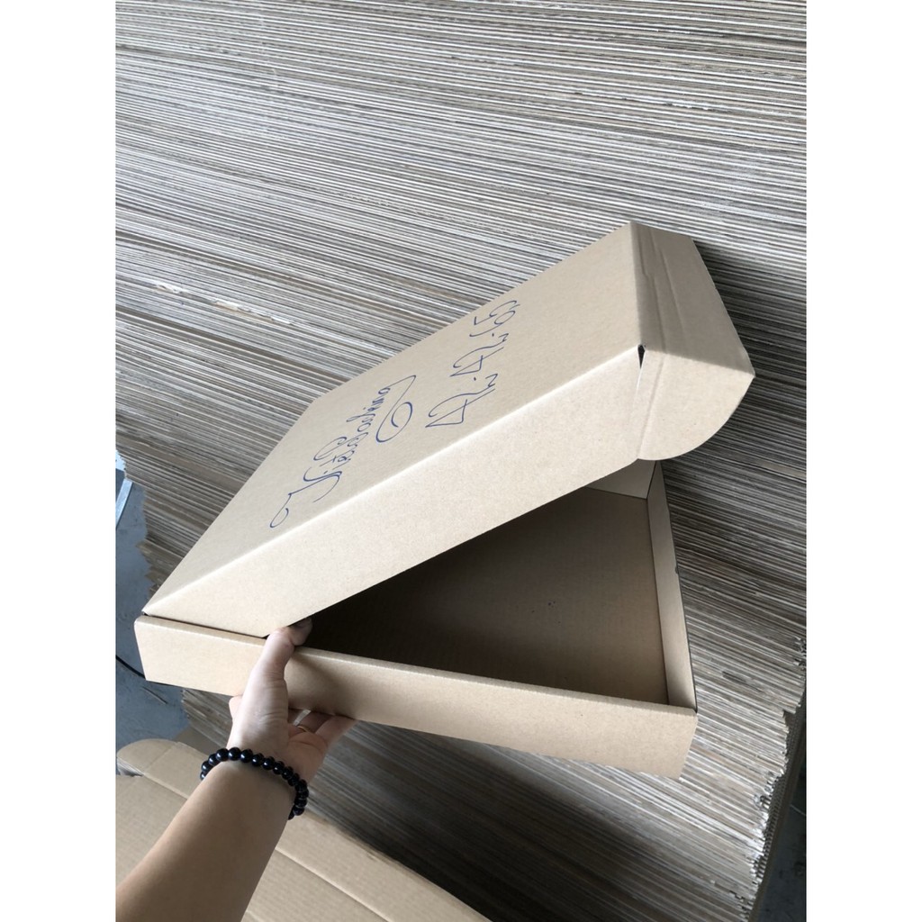 42x42x6,5 - 10 hộp carton nắp gài hông thời trang siêu tiện lợi V207