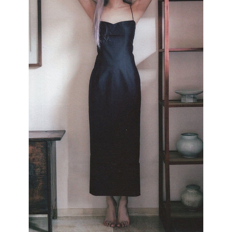 BLACKPINK ROSE váy đen dài cổ điển đậm khí chất Pháp