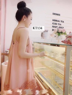 Váy cổ yếm chân bèo