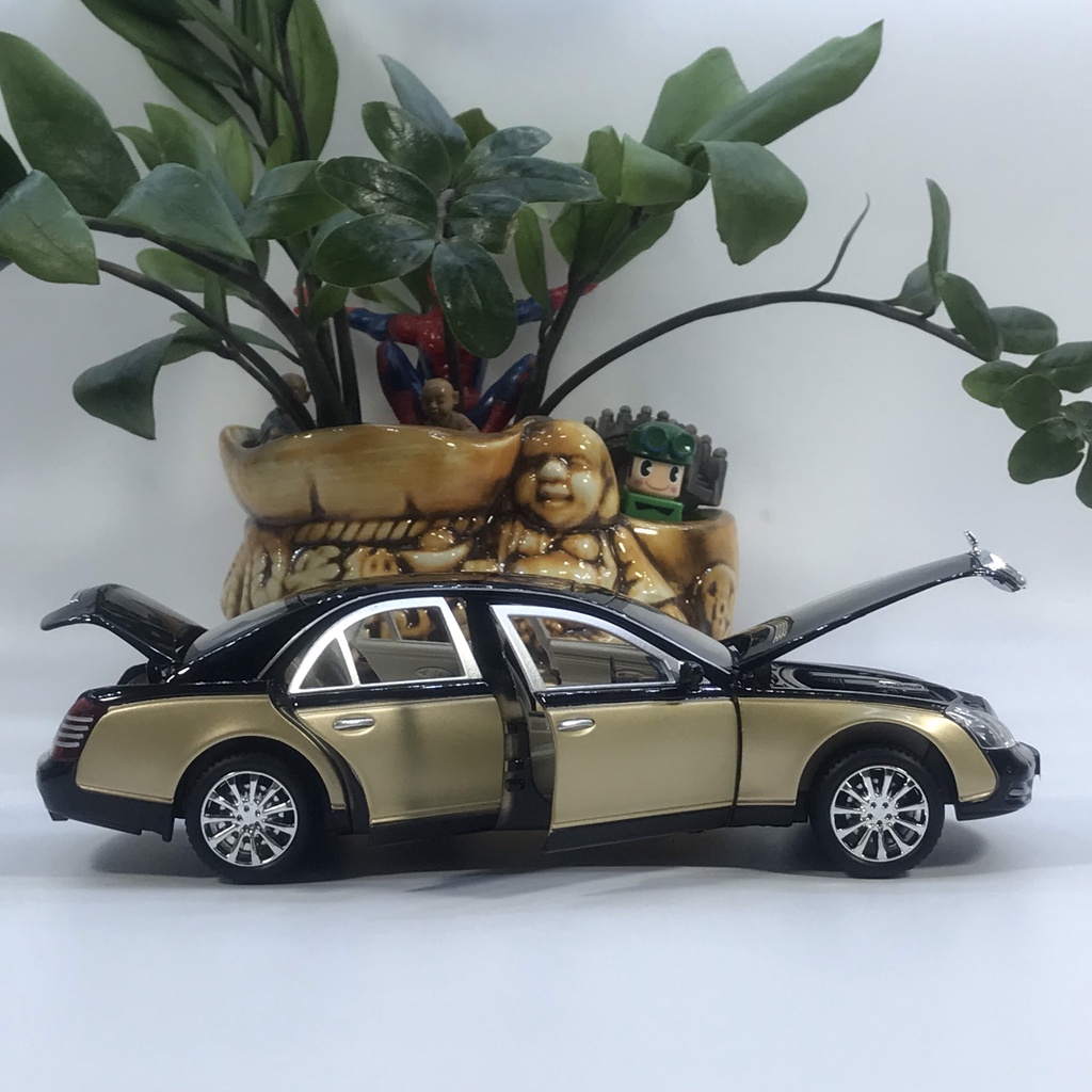 Mô hình xe ô tô Mercedes Maybach 62S tỷ lệ 1:24