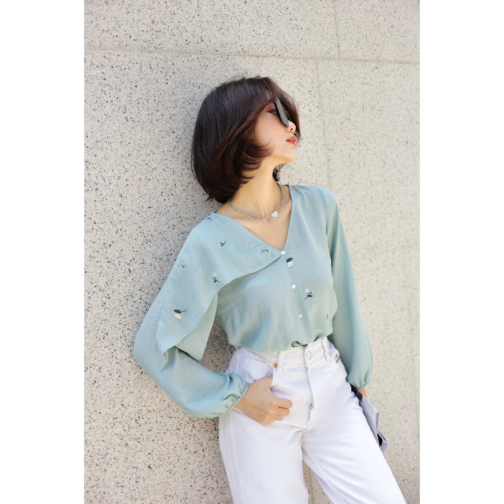 Áo cổ V Oversized thêu hoa nhí trắng [ZD3]
