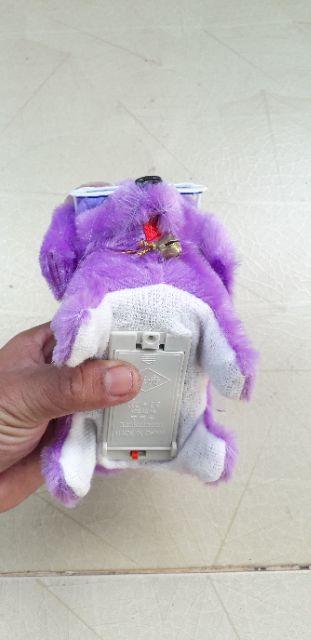 Chú chó thời trang bằng vải và nhựa có nhạc và đèn Led tặng kèm pin