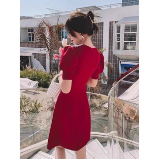 Đầm đỏ cổ ren tay phồng