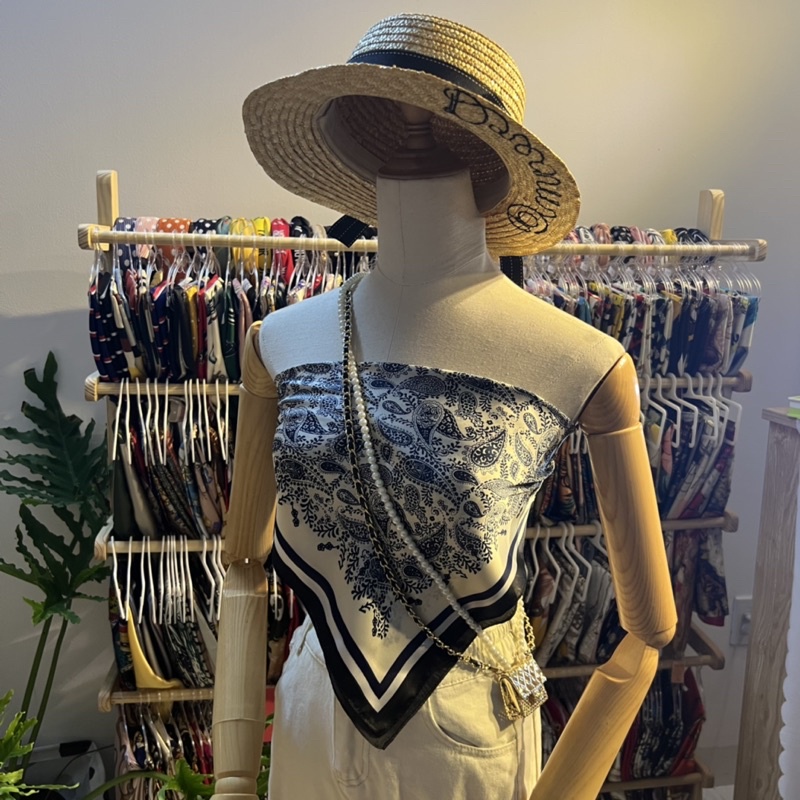 Khăn bandana lụa vuông in hình lá size 70cm