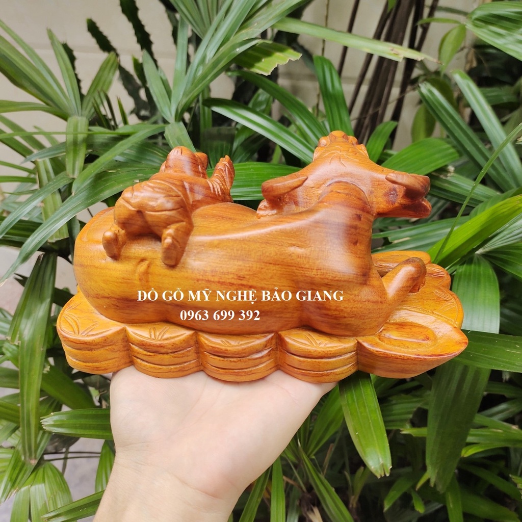Tượng cu tý cưỡi trâu gỗ hương