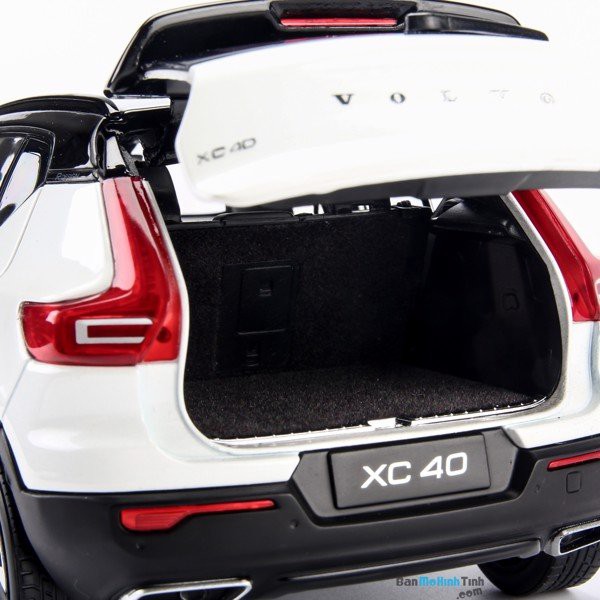 Mô hình xe Volvo XC40 1:18 Dealer