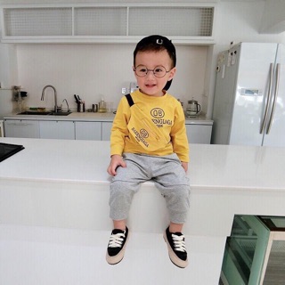 Áo Balenciaga kèm túi đeo chéo