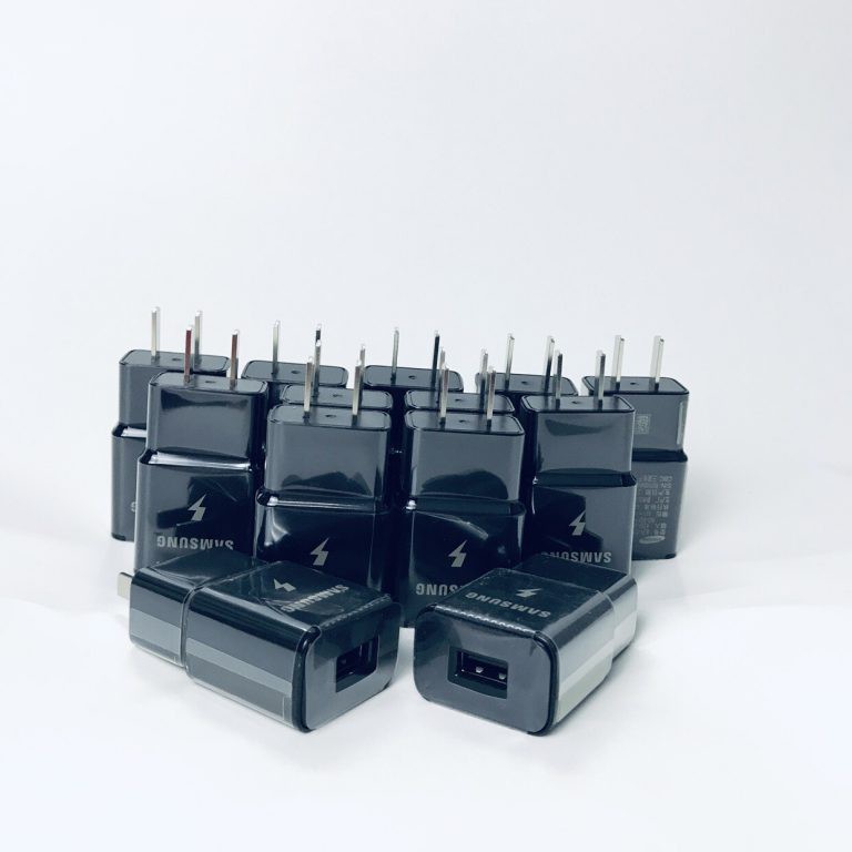 Cục Sạc Nhanh Samsum S10  ĐEN – Chân dẹp  Nguồn vào: 100 – 240V  50- 60 Hz 0.7A