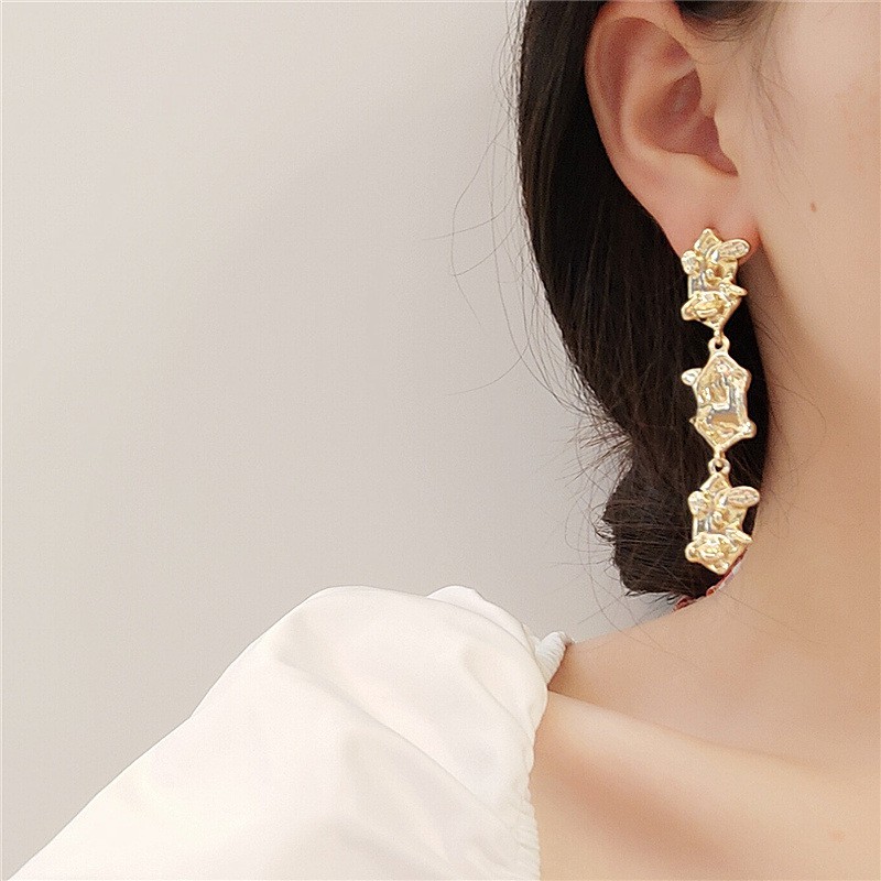 Khuyên tai vàng nữ sang chảnh