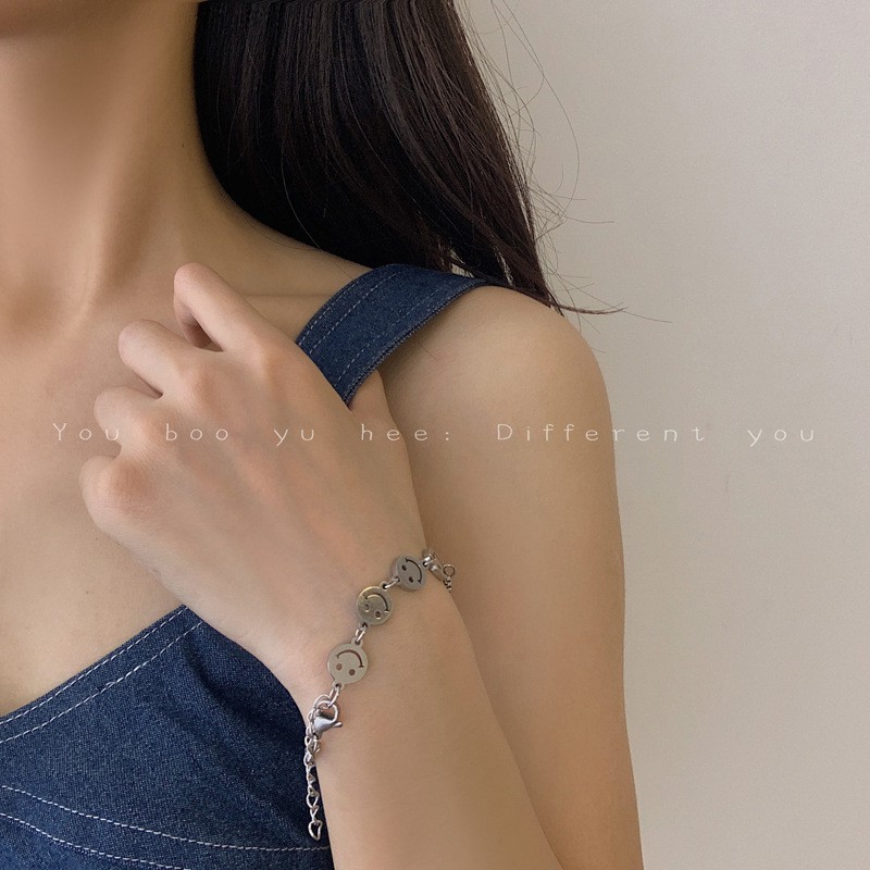 Lắc tay nam nữ hình mặt cười cá tính