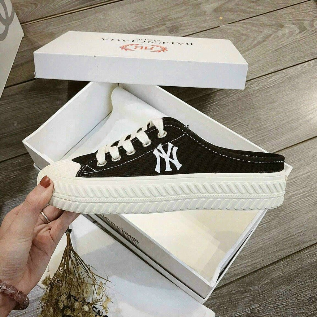 GIÀY THỂ THAO SNEAKER NỮ ĐẸP DA MỀM NĂNG ĐỘNG THỜI TRANG PHÁT QUANG GIÁ RẺ ĐI ÊM CHÂN 2 MÀU ĐẾ 4CM - MÃ T22