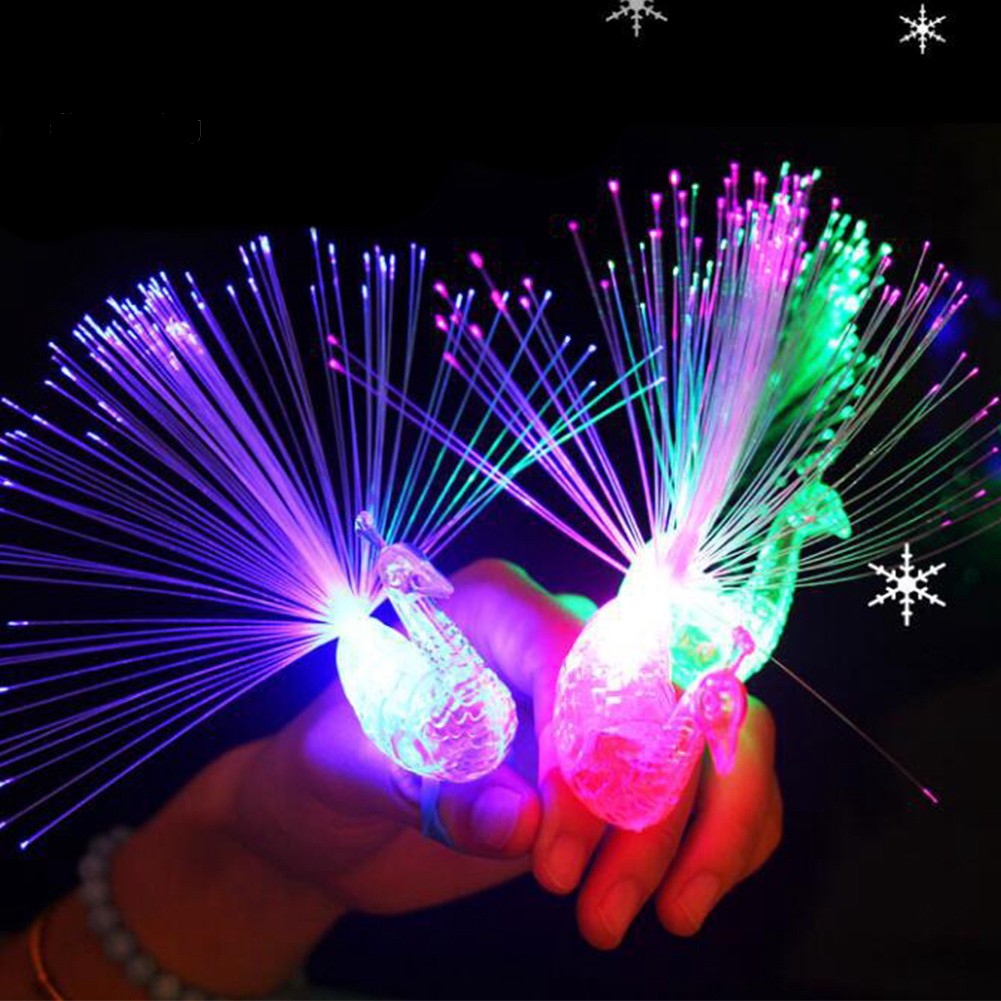 Nhẫn hình con công có đèn LED phát sáng