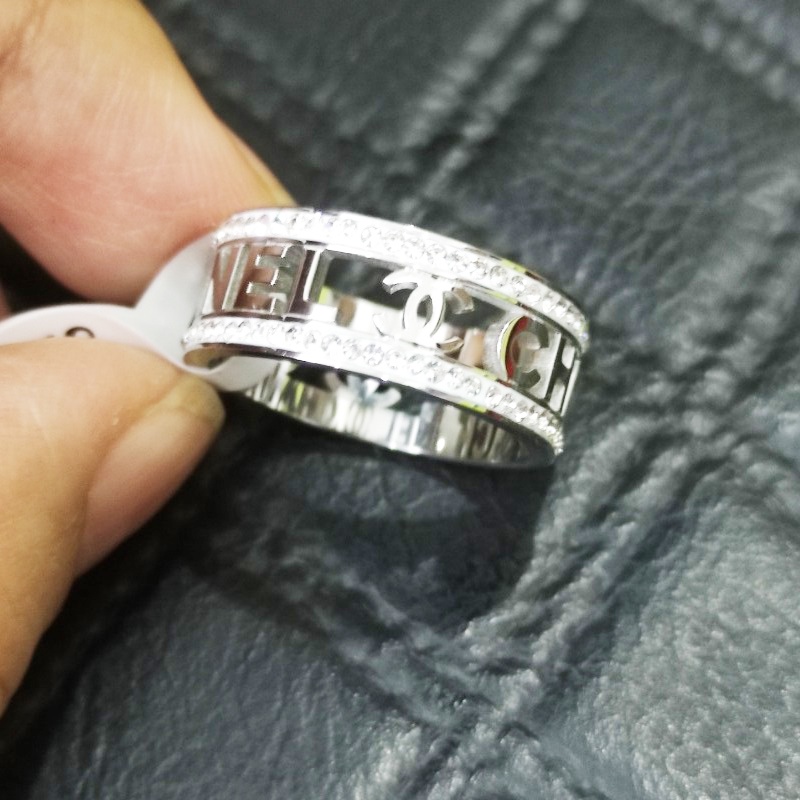 Nhẫn Nữ Đính Đá Nhân Tạo Titan Ko Đen TT 4310