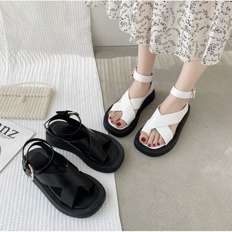 Sandan nữ Ulzagg xỏ ngón quai chéo hottrend