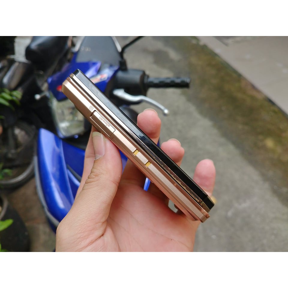 Điện thoại Sharp Sh-04A màu nâu