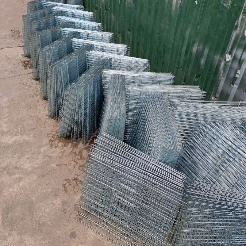 Lồng nuôi chim cảnh 50x50x50 khoảng nan 1cm kèm khay phân, máng ăn