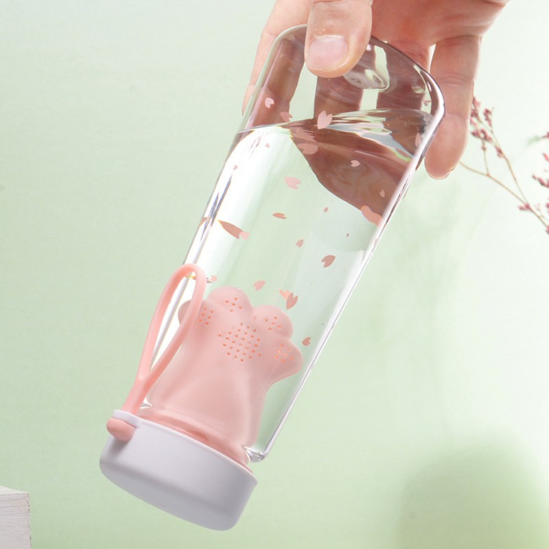 Bình nước in hoa anh đào có đồ lọc trà hình chân mèo bằng nhựa 550ml chống rò rỉ nhỏ gọn dễ thương sáng tạo