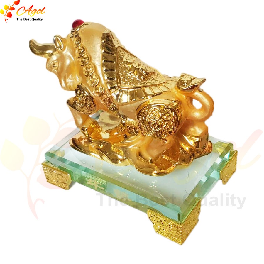 Tượng trâu vàng đế thủy tinh