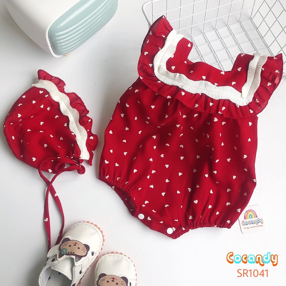 Set bodysuit đỏ họa tiết chấm tim kèm mũ cho bé của COCANDY mã  SR1041