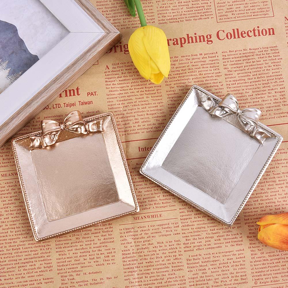 Kệ Kim Loại Trưng Bày Mỹ Phẩm Phong Cách Châu Âu