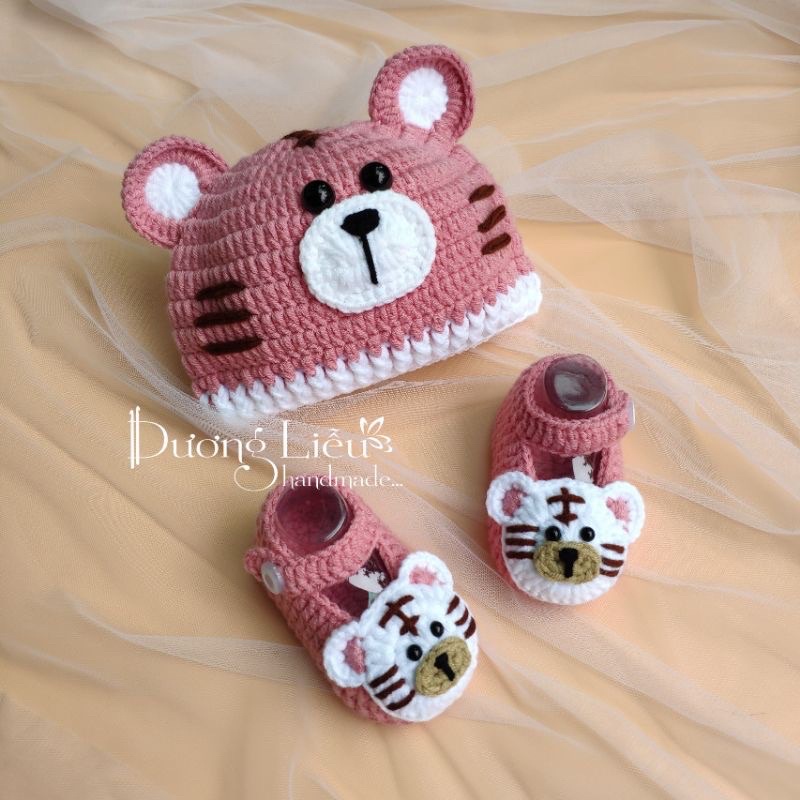 Mũ len đáng yêu kèm giày cho bé
