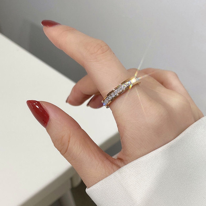 Nhẫn titan không gỉ mạ vàng 18k đính đá pha lê cao cấp thời trang mẫu năm 2023 dành cho nữ