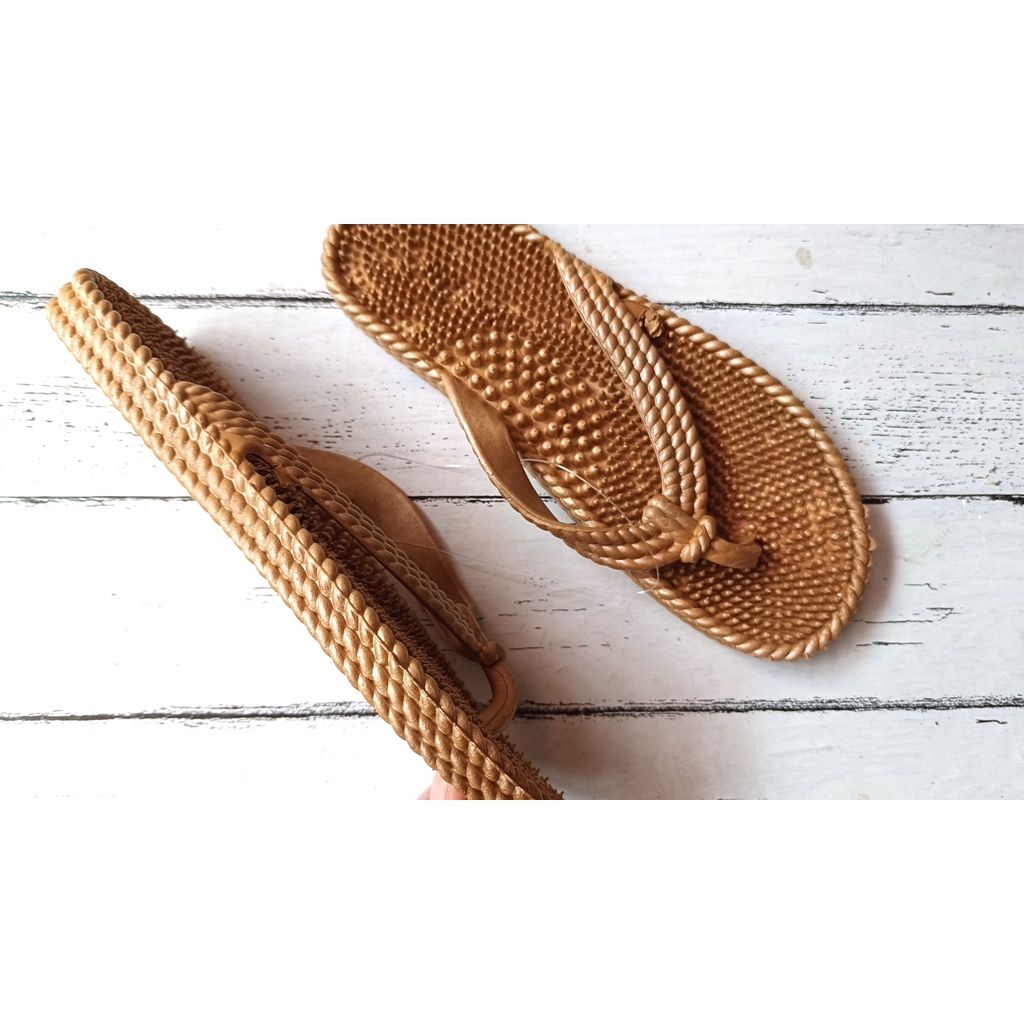 Dép Đúc Quai Kẹp Có Hạt Massage Chân