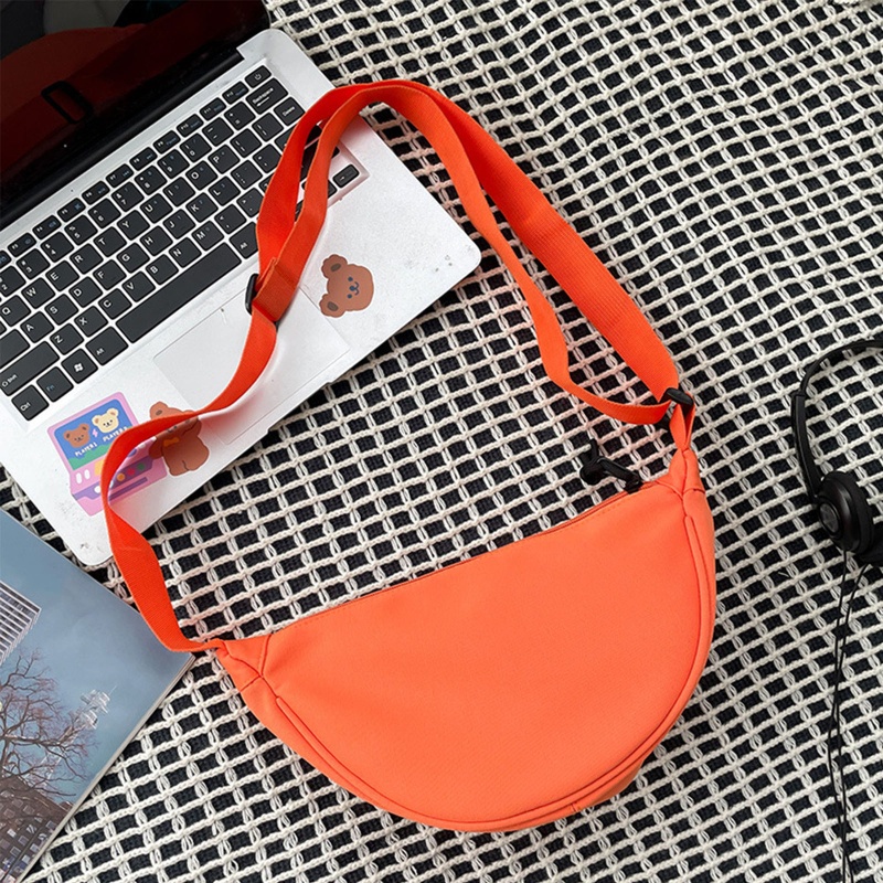 Túi Đeo Chéo Bằng Nylon Hình Bán Nguyệt Có Khóa Kéo Phong Cách Retro