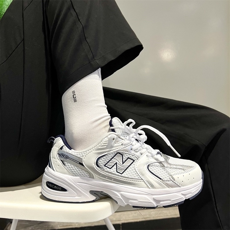 Giày thể thao unisex dành cho cả nam và nữ 2023