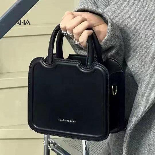 Túi đeo chéo AHA Official phong cách retro cho nữ