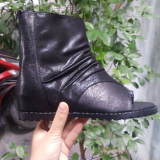 Boot xỏ ngón