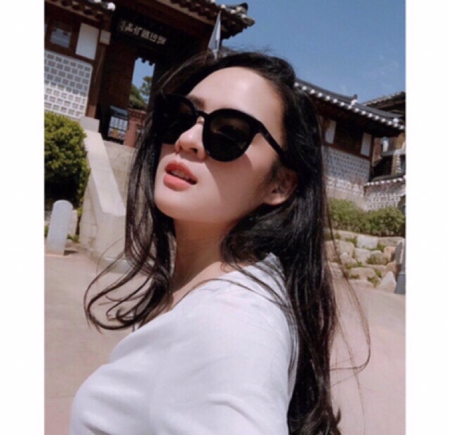 Mắt kính mát thời trang màu đen sang chảnh | BigBuy360 - bigbuy360.vn