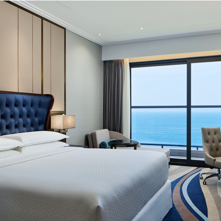 Combo 3N2D - Vé Máy Bay + Khách sạn Four Points by Sheraton Danang - Tối thiểu 2 combo/1 lần