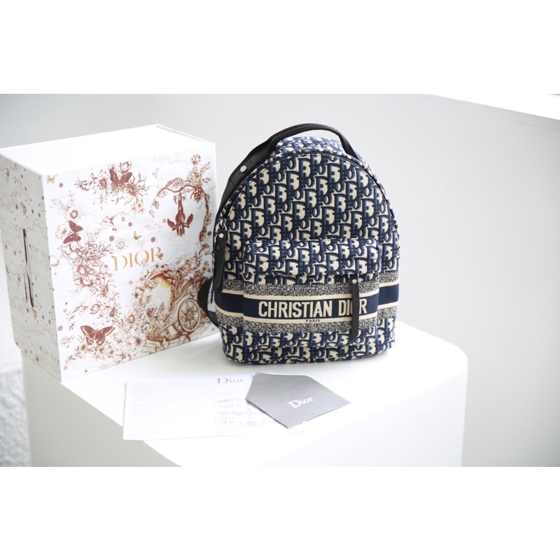 Balo Dior hàng fullbox hai size chữ thêu đẹp mê cho mùa hè tha hồ check in nha