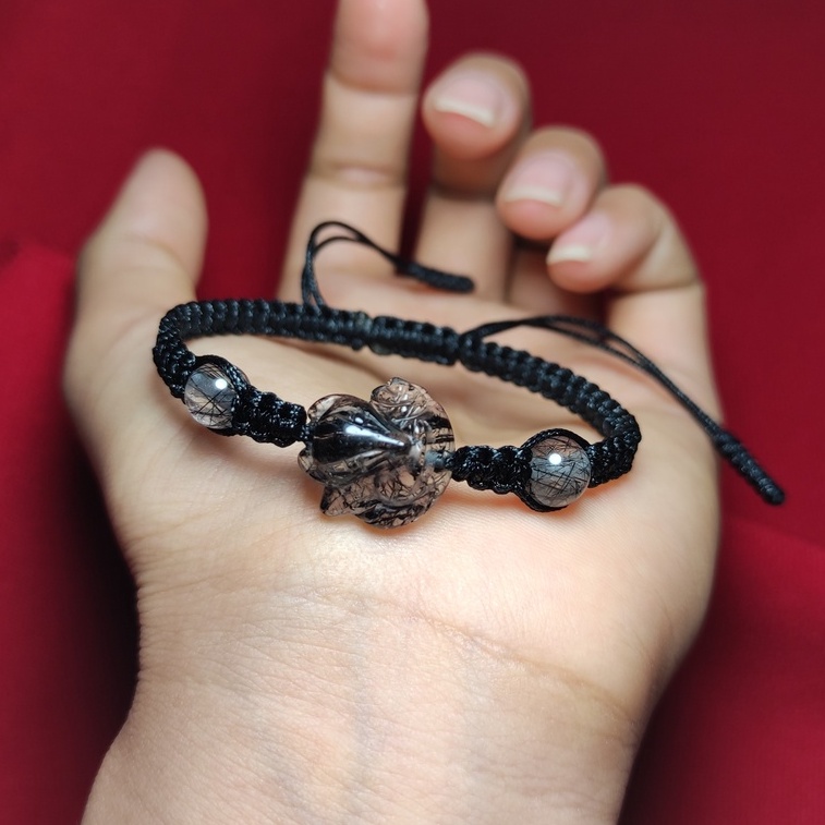 Vòng tay hồ ly chúa ôm hoa thach anh tóc đen,hợp mệnh thủy mộc, trợ duyên may mắn, bện chỉ handmade - Tuệ Lâm