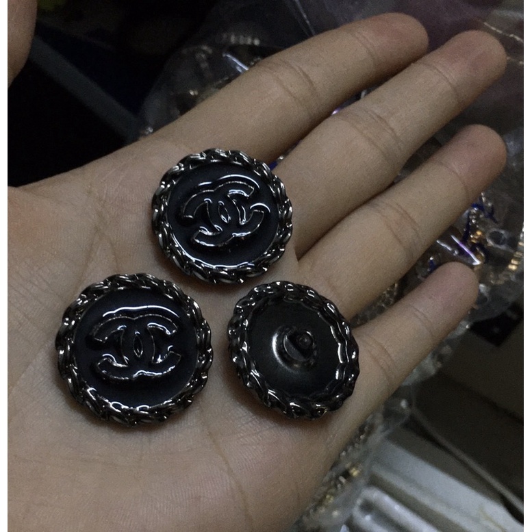 Nút Chanel hợp kim không gỉ cao cấp kích 2.2cm | BigBuy360 - bigbuy360.vn