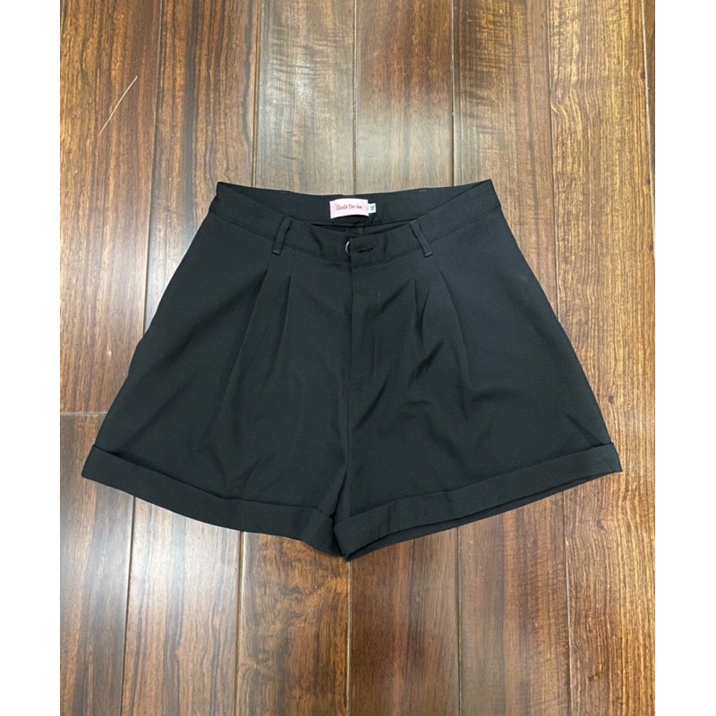 Quần short đen Gout De Jun