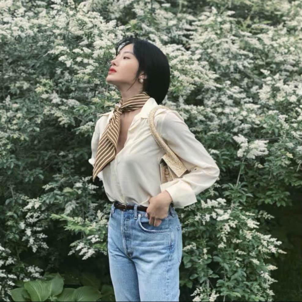 bông tai ngọc trai cao cấp , hạt trai to tròn, đều, chắc chắn sẽ làm bạn trở nên xinh đẹp lỗng lẫy giữa đám đông ạ