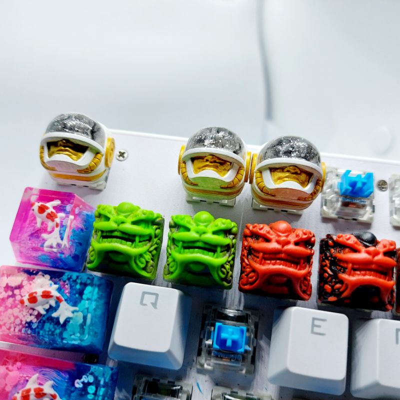 Keycap artisan G-man tone vàng kim loại+trắng trang trí bàn phím cơ